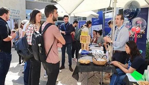 יריד קריירה ונטוורקינג (בשיתוף בית הספר לכלכלה והמרכז לניהול קריירה)